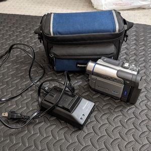 Panasonic PV-DV203D MiniDV Digital Video Camera Camcorder